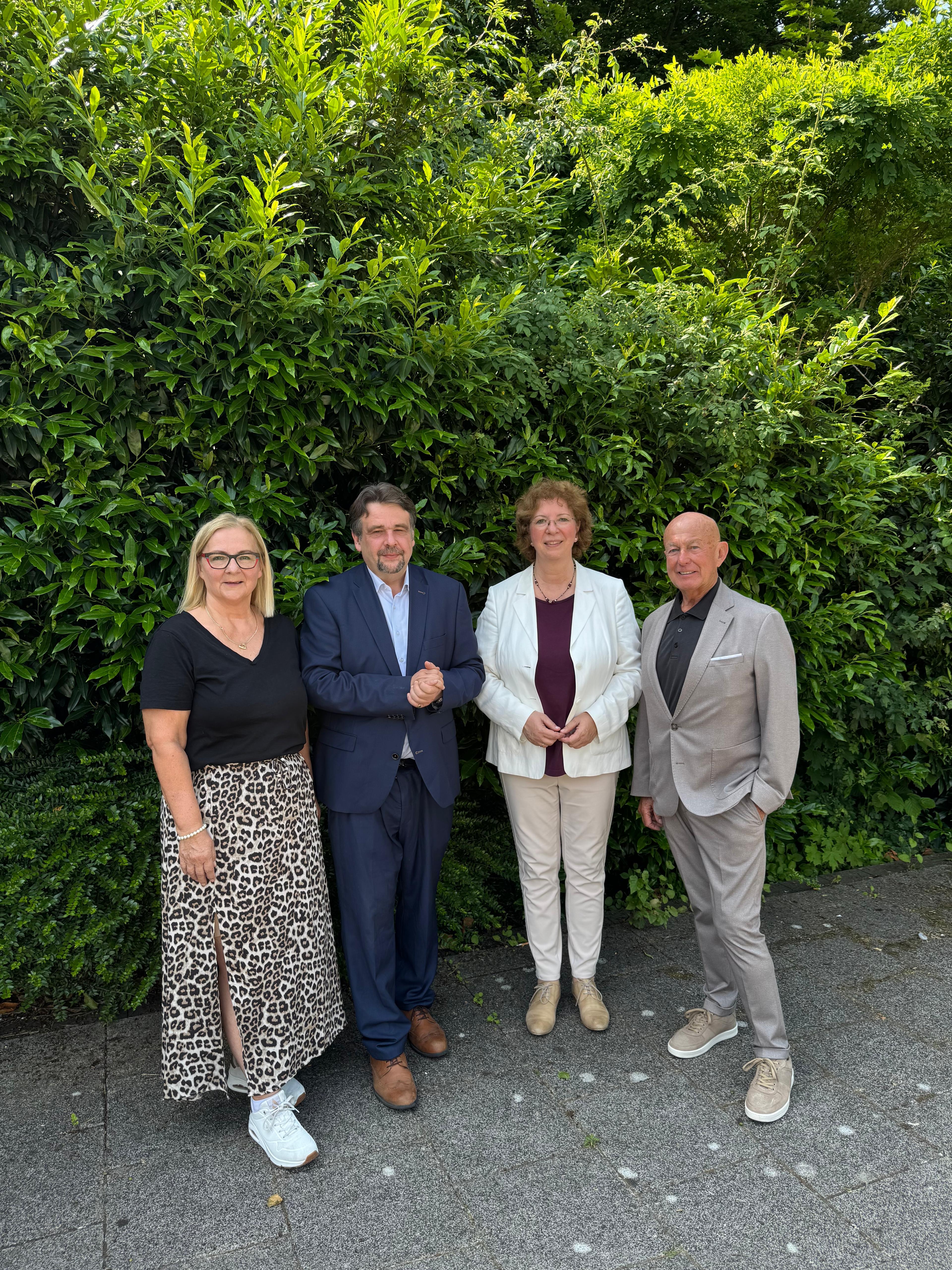 Andrea Oehler (Brgermeisterin), Dennis Radtke (MdEP), Bettina Szelag (OB-Kandidatin) und Heiner Kranemann (Vorsitzender der Senioren Union)