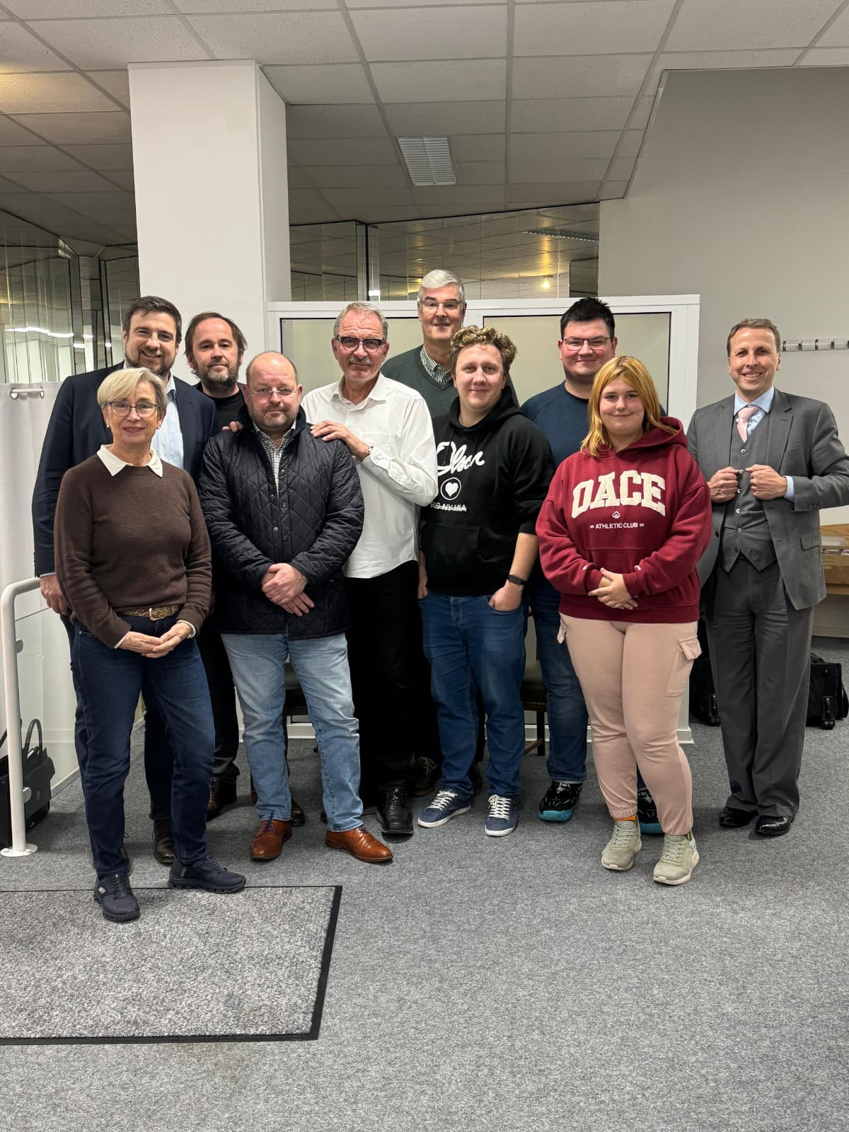 Ein starkes Team: v. l. n. r.: Maria Schmidt, Christoph Bußmann, Björn Wohlgefahrt, Christoph Nott, Hans-Peter Noll (neuer Vorsitzender), Markus Schlüter, Jascha Hoppe, Jan Haberhausen, Lars-Martin Klieve (KPV Ruhr) Ein starkes Team: v. l. n. r.: Maria Schmidt, Christoph Bußmann, Björn Wohlgefahrt, Christoph Nott, Hans-Peter Noll (neuer Vorsitzender), Markus Schlüter, Jascha Hoppe, Jan Haberhausen, Lars-Martin Klieve (KPV Ruhr)