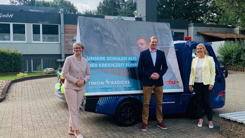 Am #zukunftsmobil von OB Kandidat Radicke: Anja Karliczek und Petra Vogt